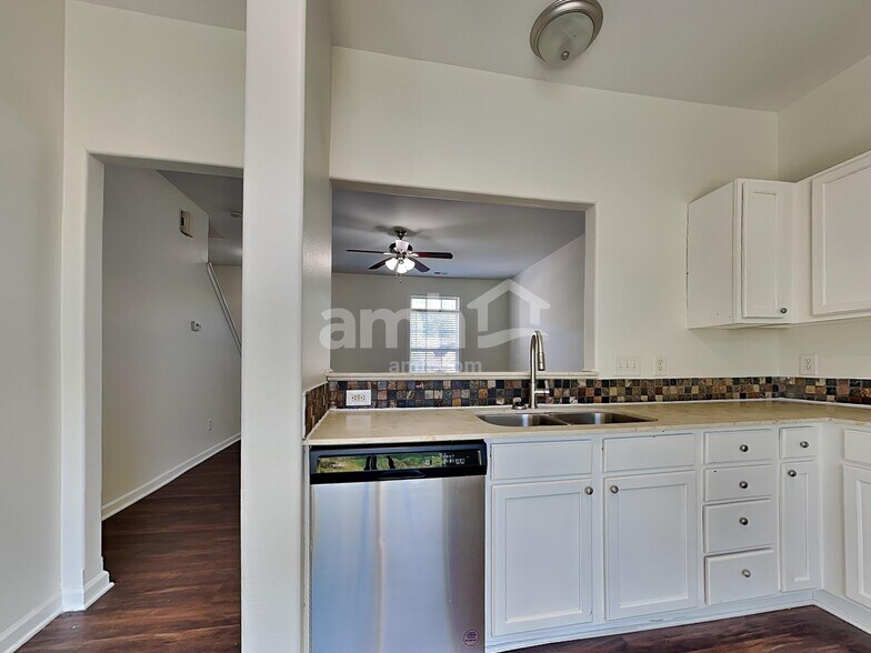 Building Photo - 2604 Oasis Ln