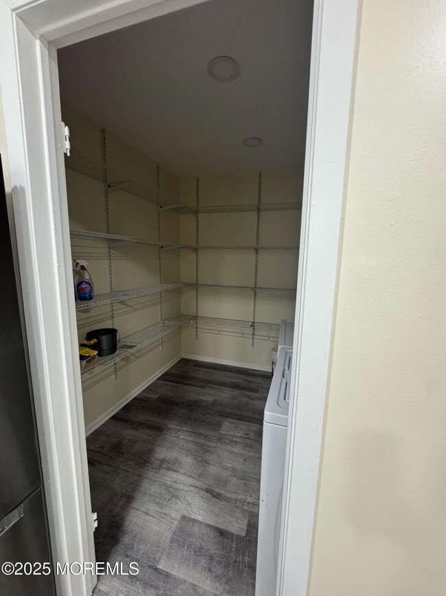 Building Photo - 136 Amberly Dr