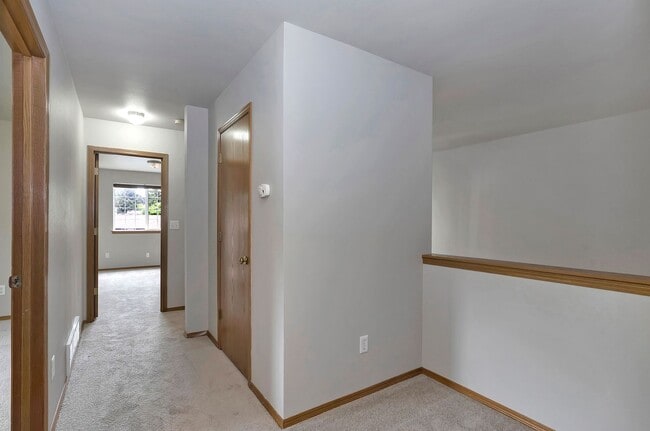 Building Photo - Spacious 4-Bedroom Home on a Tranquil Cul-de-Sac in Puyallup