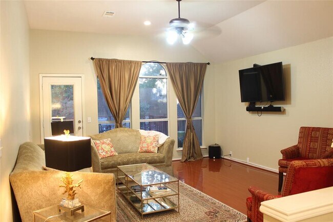 Building Photo - 3917 Glenwyck Dr