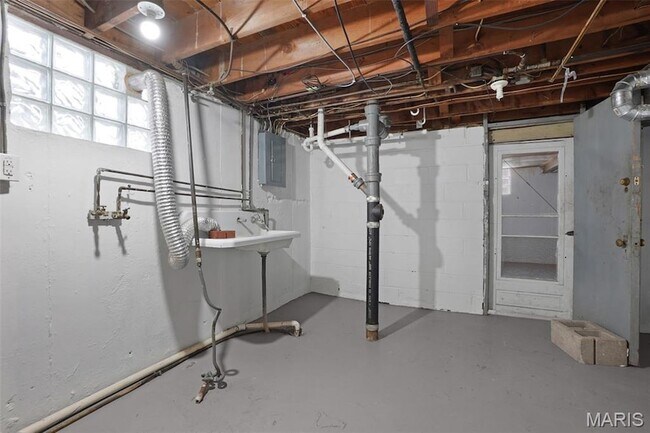 Building Photo - 813 Chain of Rocks Dr