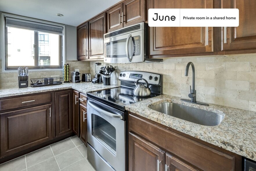 Building Photo - Room in Shared 5 bed/2.5 bath home