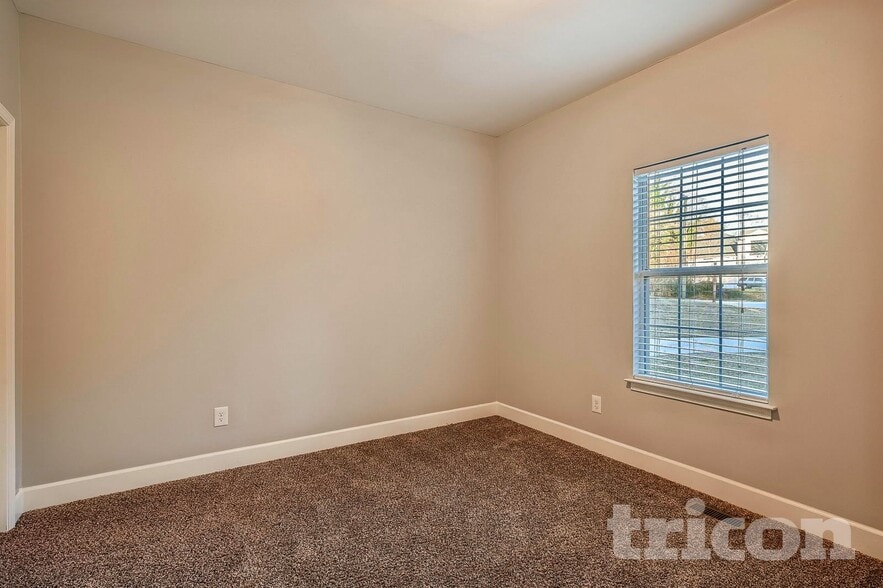 Building Photo - 9235 Raleigh Way