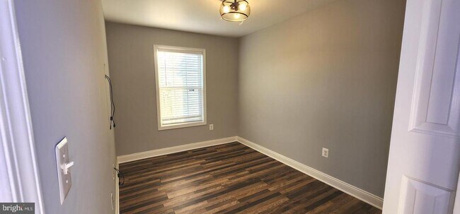 Building Photo - 483 Arwell Ct