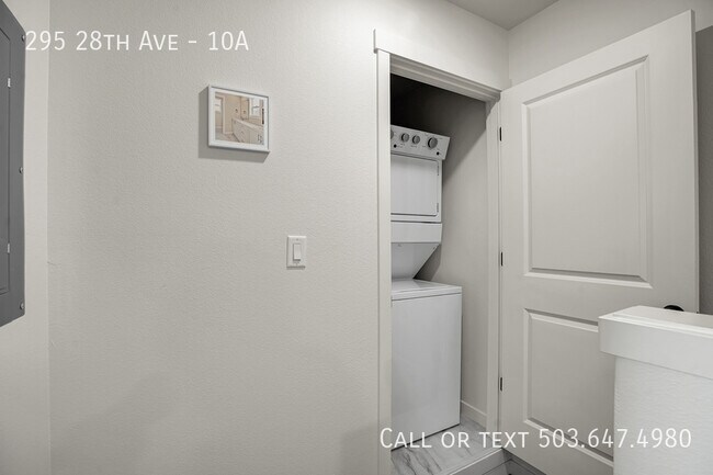 Building Photo - 295 SE 28th Ave