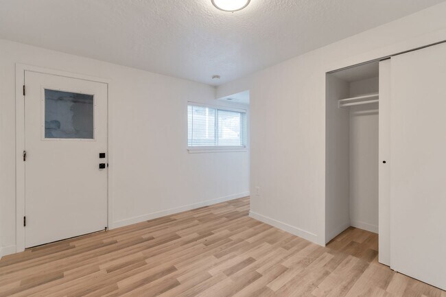 Building Photo - 2642-2642 S 800 E