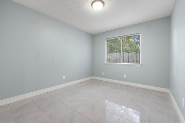 Building Photo - 28815 Binefield St