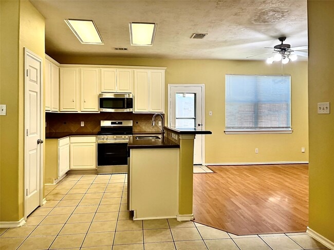 Building Photo - 16219 Sandy Path Ln