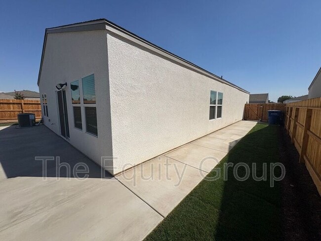 Building Photo - 2502 Cambridge Ct