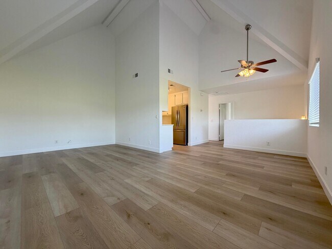 Building Photo - Alhambra Dr