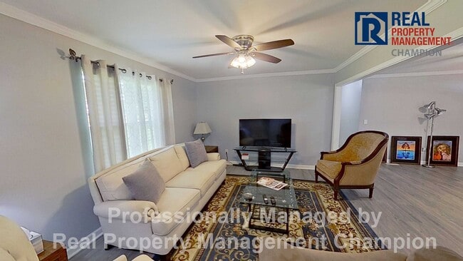 Building Photo - Spacious and Beautifully Updated 3 BD/2 BA Home on Large Lot