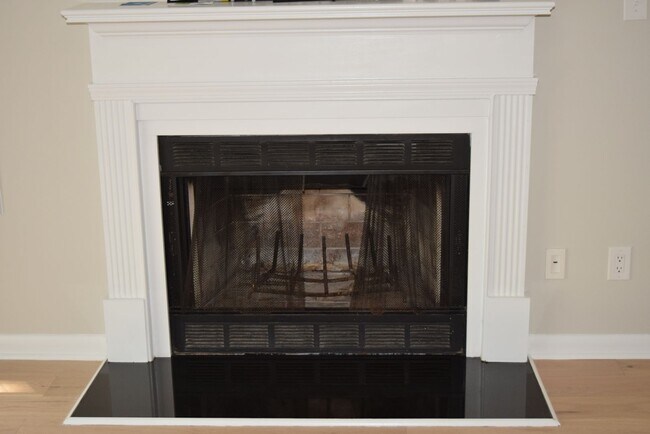 Building Photo - 668 Bartons Landing Pl