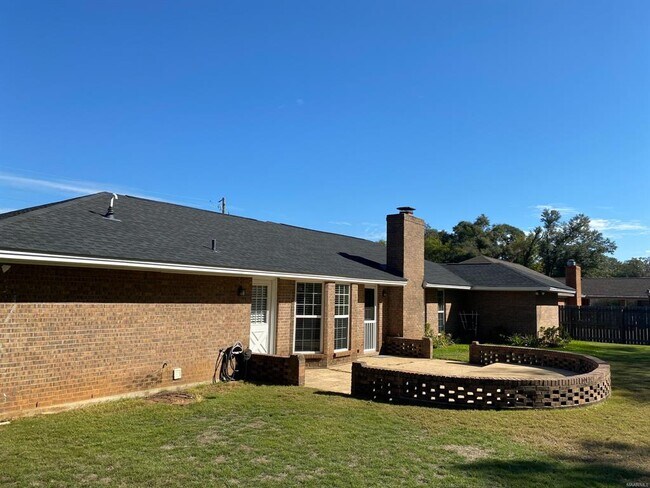 Building Photo - 122 Livingston Cir