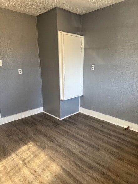 Building Photo - 2001 N Grand Ave