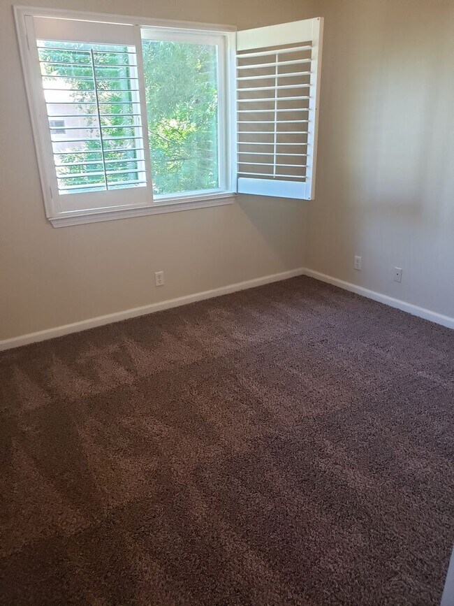 Building Photo - 579 Morgan Dr