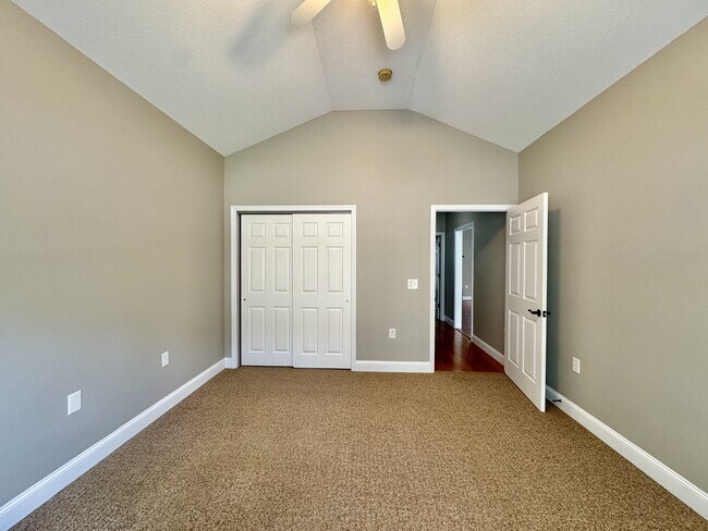 Building Photo - 513 Tanasi Cir