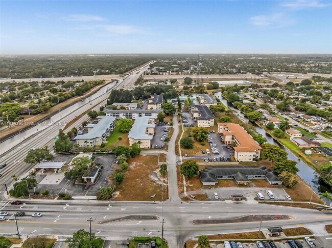 Building Photo - 4731 NW 10th Ct