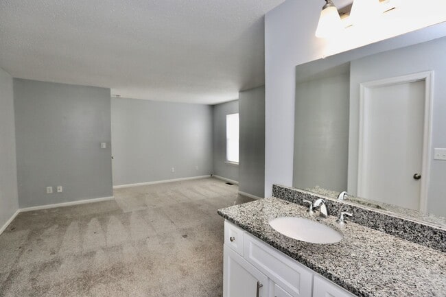 Building Photo - Ready 03-06-26! 2 Primary Suites! Near Little Creek, Dam Neck & Oceana Bases!