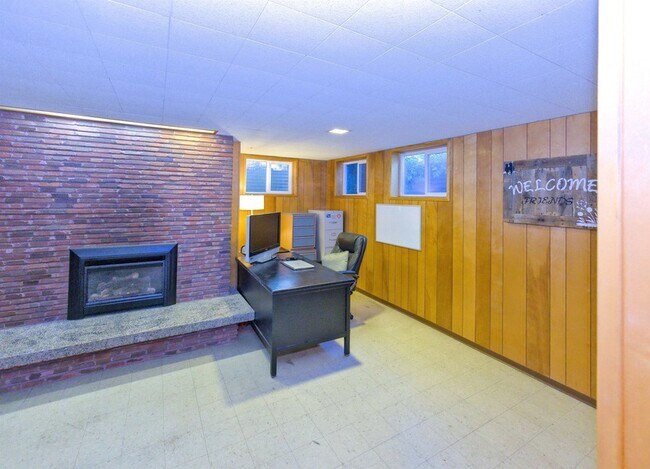 Building Photo - 1027 W 29th Ave