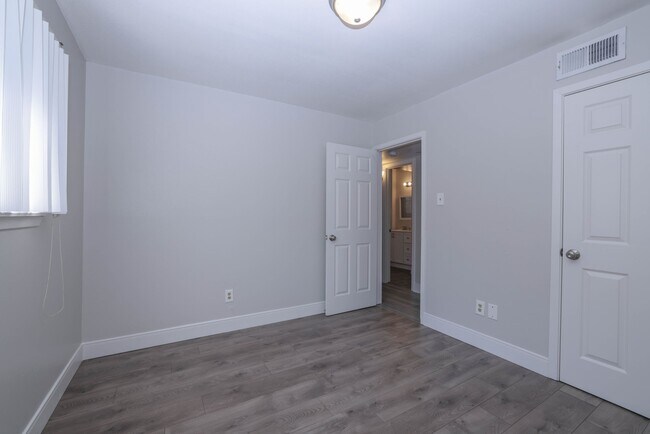 Building Photo - 9834 Denning Dr