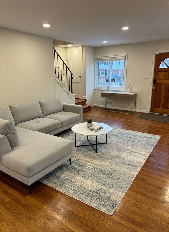 Building Photo - 2321 Riverview Terrace