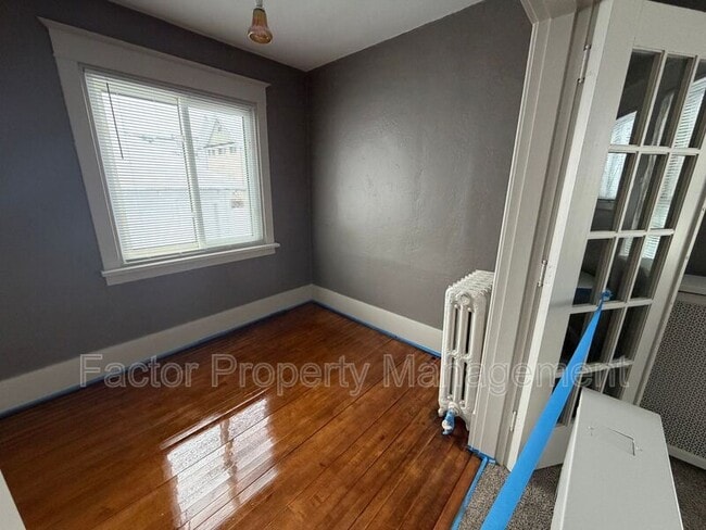 Building Photo - 315 E Cherry St