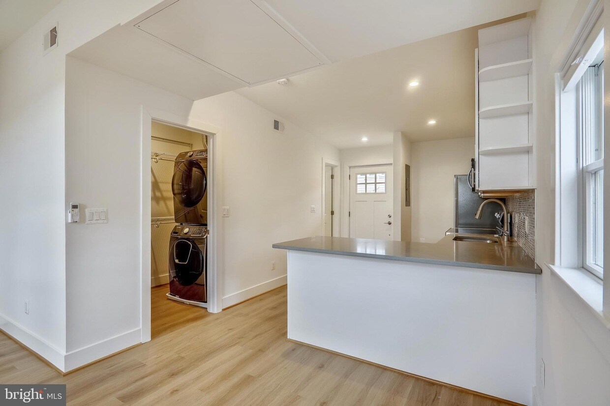 Building Photo - 314 Varnum St NW