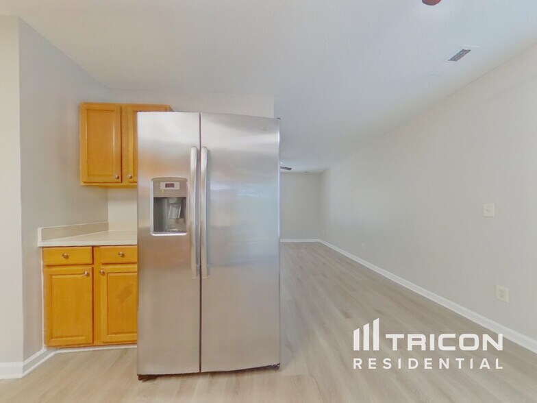 Building Photo - 124 Devonport Dr