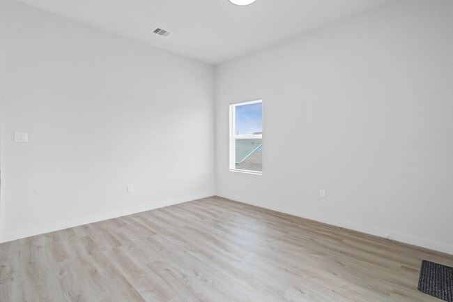 Building Photo - 9725 Kerr St