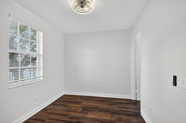 Building Photo - 2502 N Dixie Hwy