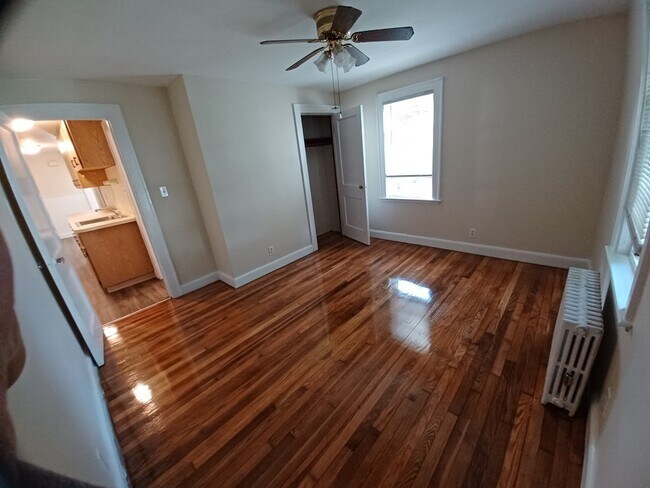 Primary Photo - 75 Chapman St