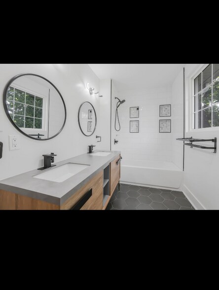 Building Photo - 2421 Airport Dr