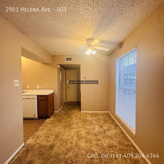 Building Photo - 2901 Helena Ave