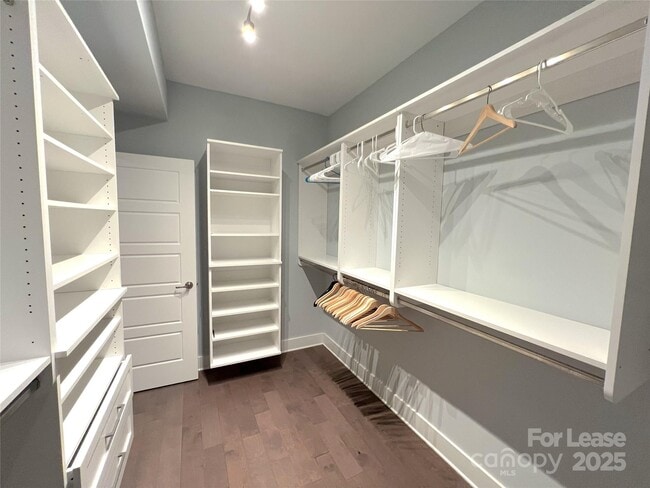 Building Photo - 211 Doggett St