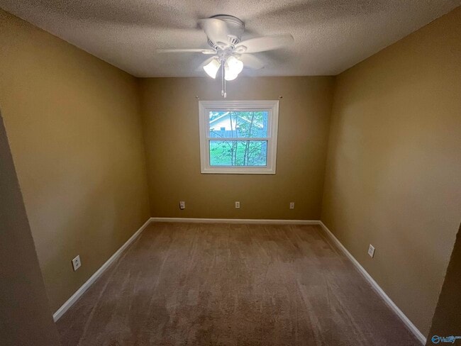 Building Photo - 14909 Clovercrest Dr SE