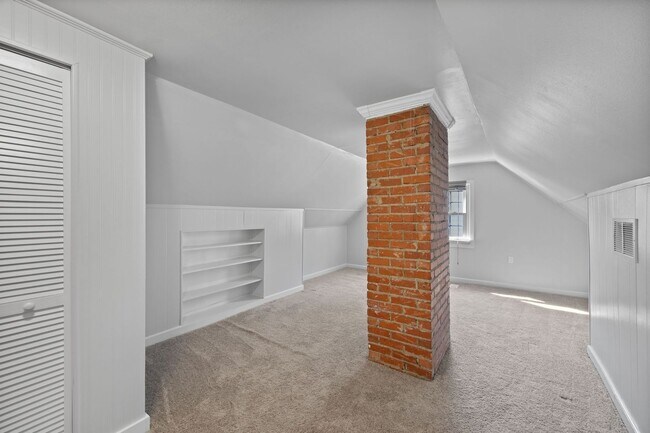 Building Photo - ANDERSON- Charming 4 bedroom 2 bath with f...