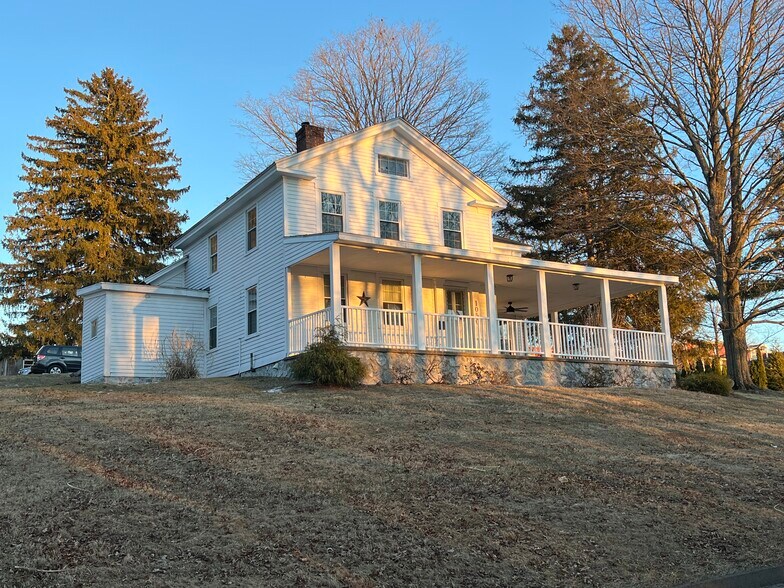 Building Photo - 1050 Clintonville Rd