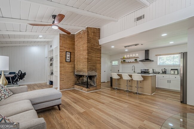 Building Photo - 2018 Bramblewood Dr NE