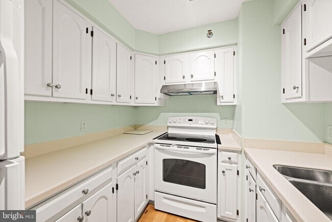 Building Photo - 1301 N Courthouse Rd