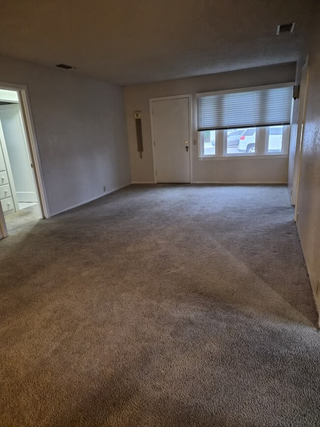 Building Photo - 1059 S Rupert Ave