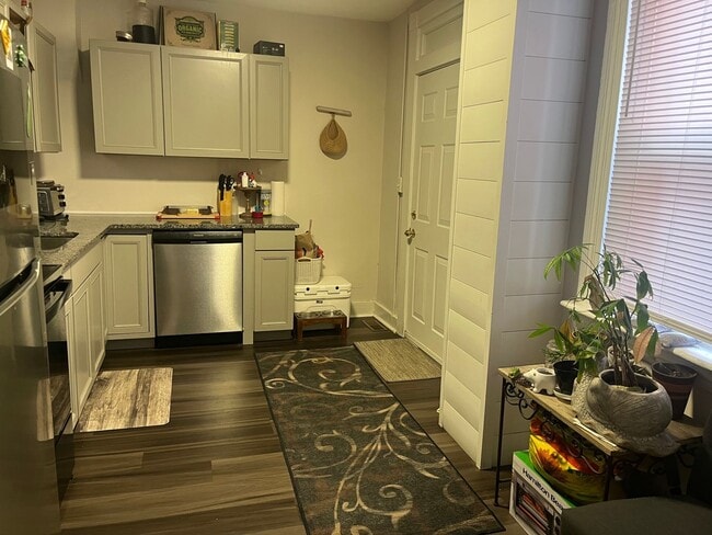Building Photo - Updated 3-Bedroom, 1-Bathroom Home in Lanc...