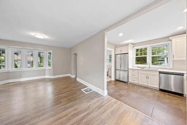 Building Photo - 56 E Madison Ave