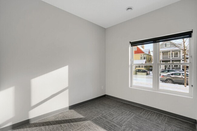 Building Photo - Spacious Brand New 8 Bed + 4 Bath near U of M!