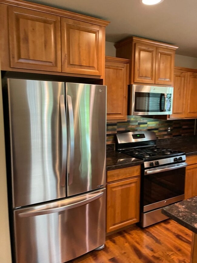 Building Photo - Beautiful 4 Bedroom in a small and exclusive neighborhood