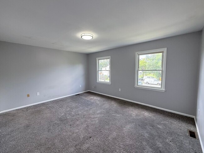 Building Photo - 502 S Logan Ave