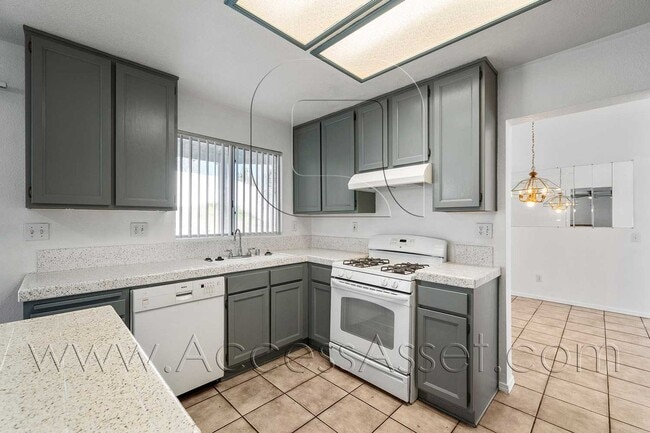 Building Photo - Beautiful 4 Bedroom Temecula Home with Private Backyard & Covered Patio