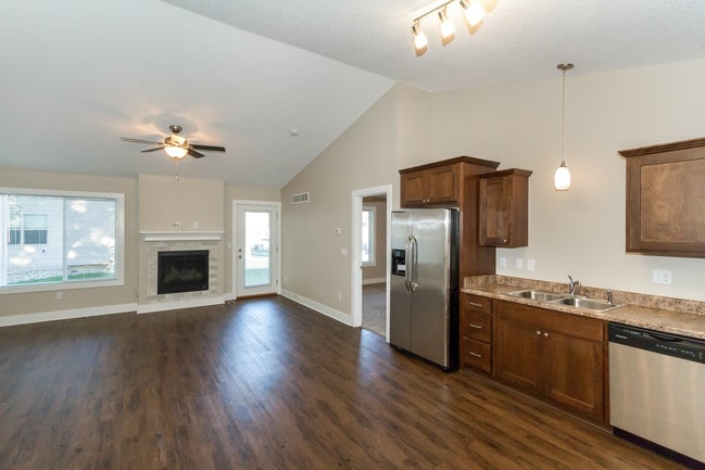 Building Photo - 411 Sunflower Dr