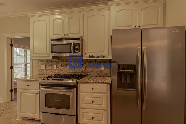 Building Photo - 6 MONTH LEASE OPTION!!! 4 Bed/2 Bath Home ...
