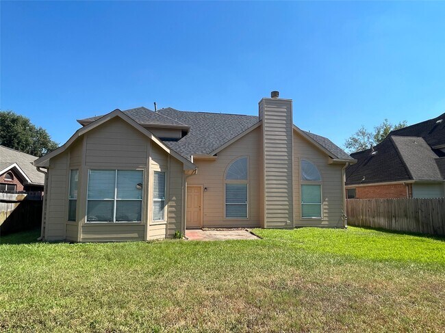 Building Photo - 2126 Winding Hollow Dr