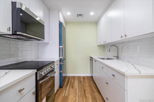 Building Photo - 360 Shore Rd